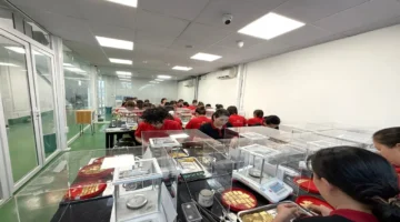 تراجع أسعار الذهب بقيمة تصل إلى 3.6 مليون دونغ فيتنامي للأونصة الواحدة